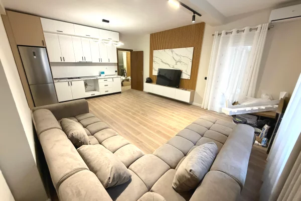 Appartamento in vendita a Tirana 2+1, Arredato