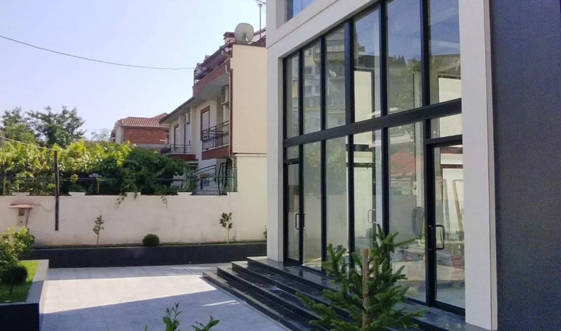 Jepet Ambient Biznesi me qira tek Rruga Ndre Mjeda