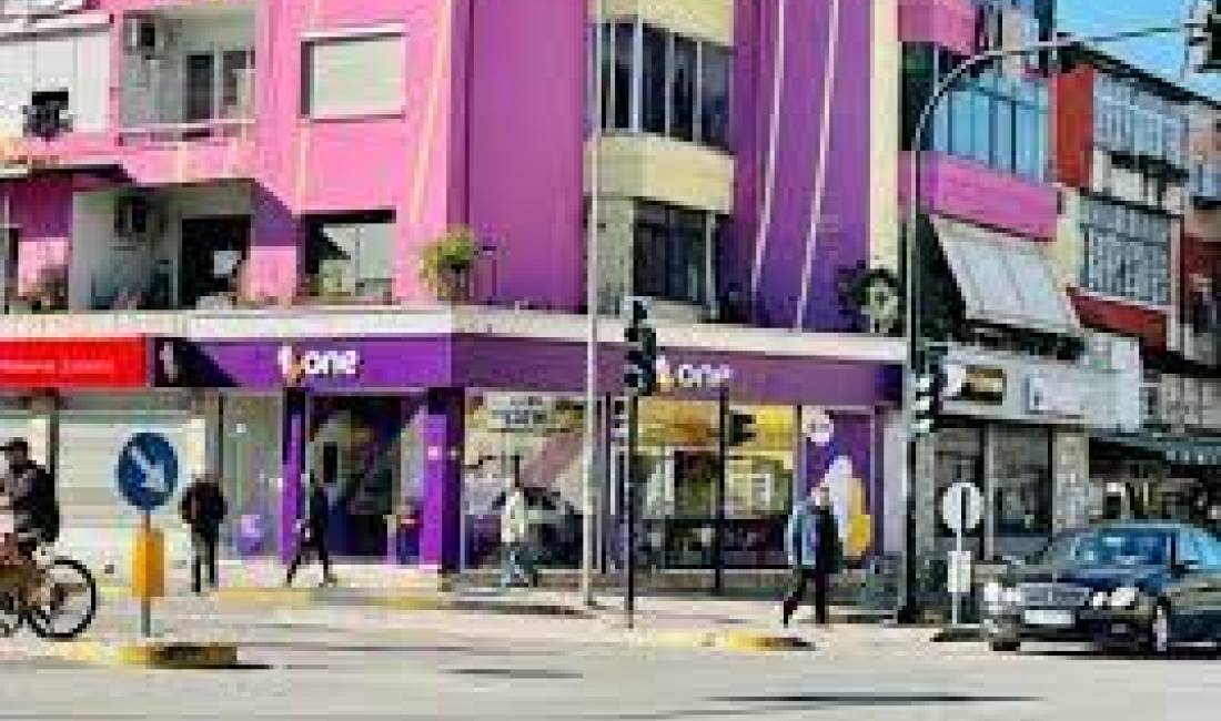 Shitet Dyqan corner ne rruge kryesore!