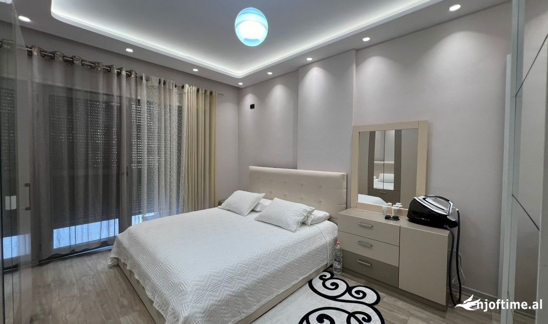 Shtepi ne shitje Apartament ne Tirane, 2+1, Mobilimi E mobiluar, Pagesa 270,000  Euro.