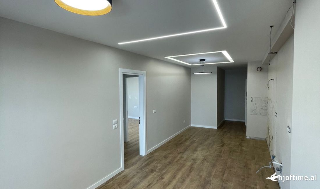 Shtepi ne shitje Apartament ne Tirane, 2+1, Mobilimi Bosh, pa mobiluar, Pagesa 250,000  Euro.