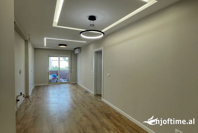 Shtepi ne shitje Apartament ne Tirane, 2+1, Mobilimi Bosh, pa mobiluar, Pagesa 250,000  Euro.