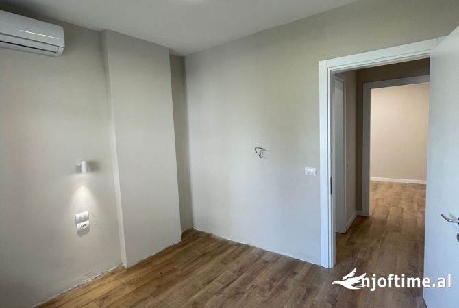 Shtepi ne shitje Apartament ne Tirane, 2+1, Mobilimi Bosh, pa mobiluar, Pagesa 250,000  Euro.