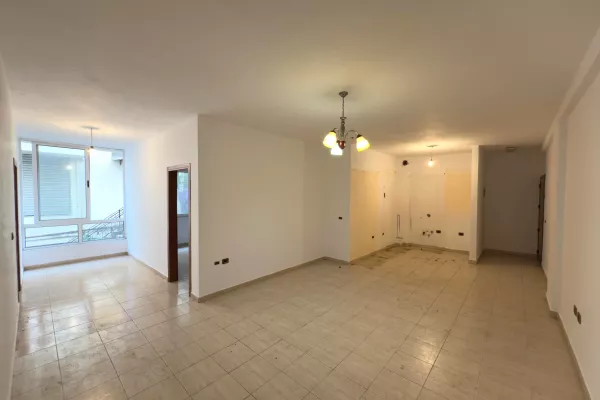 Shtepi ne shitje Apartament ne Tirane, 3+1, Mobilimi Bosh, pa mobiluar, Pagesa 175,000  Euro.