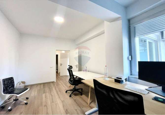 Ambient biznesi me qera 3+1 ne Tirane - 45,000 Leke