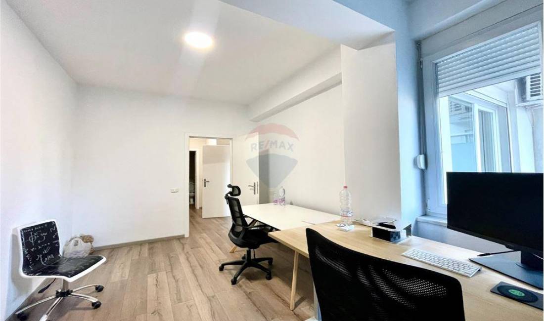 Jepet ambient zyre me qira tek rruga e Kavajes.