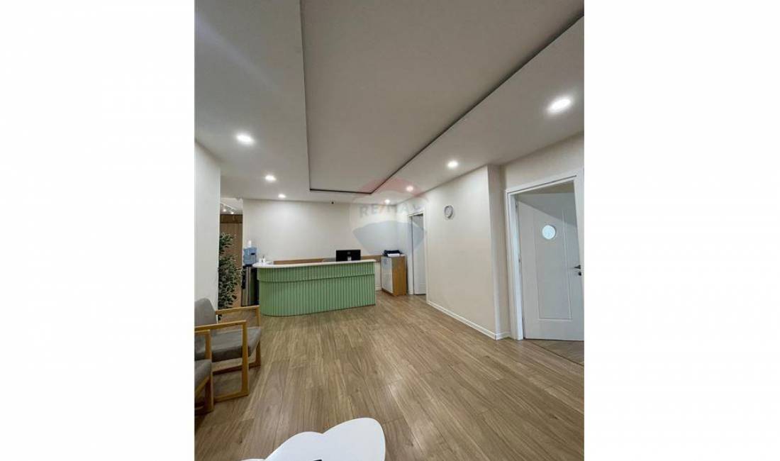 Ambient biznesi -me qira- tek Rruga e Kavajes!