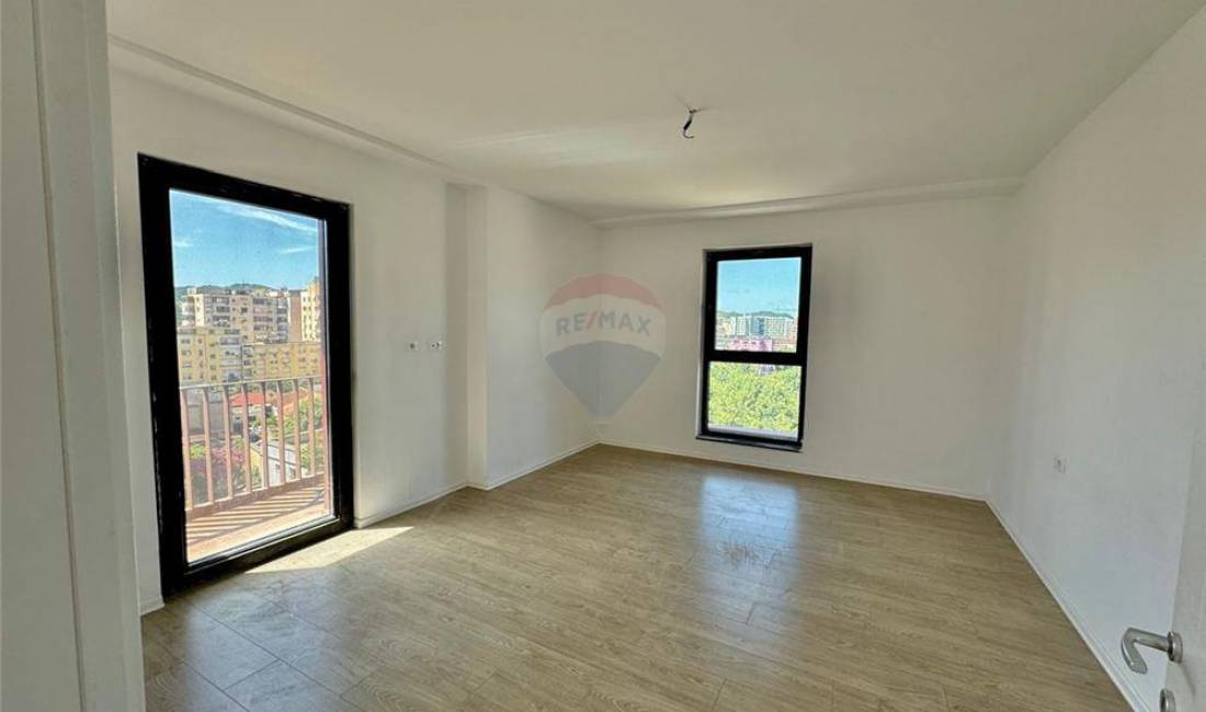 *AMBIENT PER ZYRA TIRANA GARDEN BUILDING*