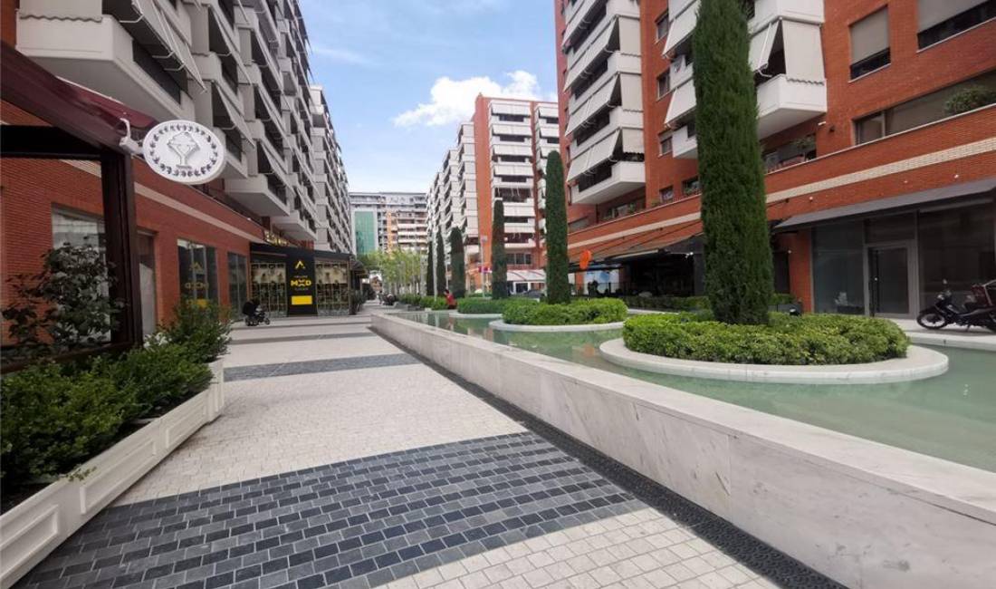 AMBIENT KOMERCIAL ME QIRA TEK KOMPLEKSI DELIJORGJI!