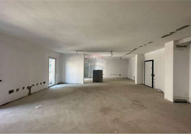 Ambient biznesi me qera 3+1 ne Tirane - 1,500 Euro