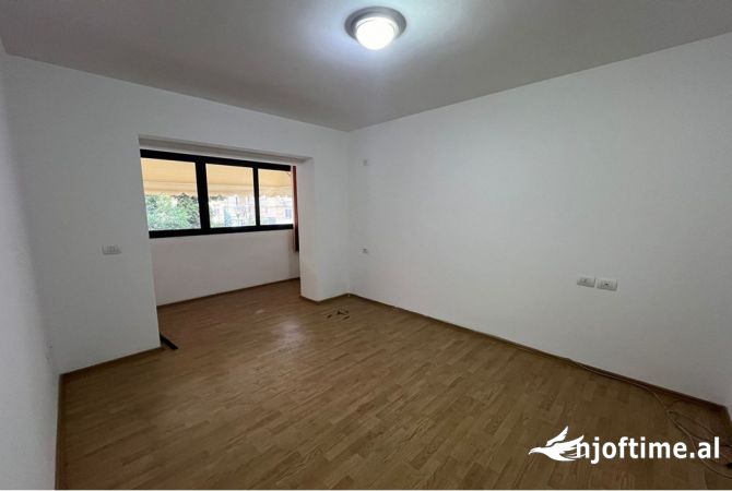 Business Property for Rent 3+1 in Tirana - 850 Euro