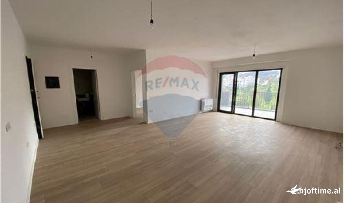 *Jepet me qera ambient per zyra Kompleksi Olimpik - Komuna e Parisit 