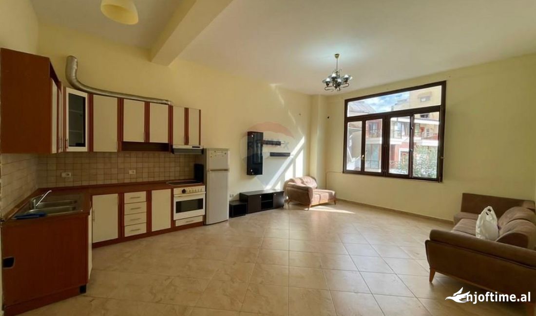 -APARTAMENT 1+1 PER ZYRA TE KOMUNA E PARISIT-