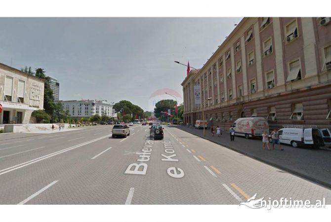 Ambiente Commerciale in Affitto 1+1 a Tirana - 4,000 Euro