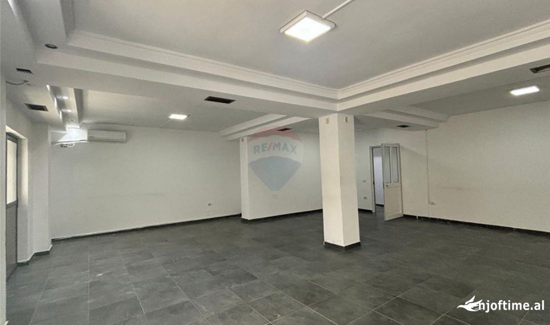 AMBIENT PER ZYRA TEK RRUGA MYSLYM SHYRI