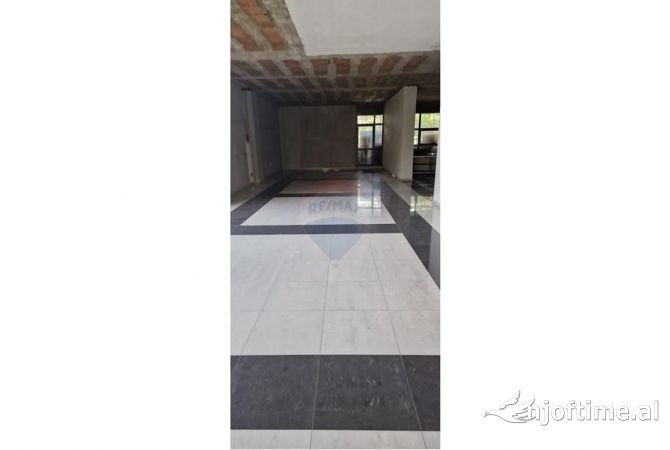 Ambiente Commerciale in Affitto 1+1 a Tirana - 1,300 Euro