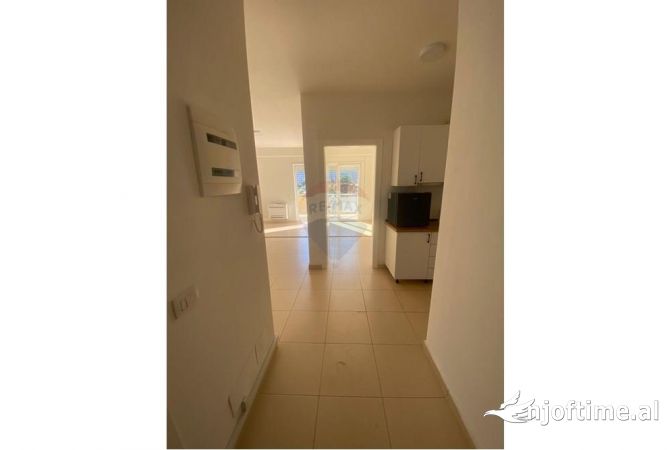 Ambiente Commerciale in Affitto 3+1 a Tirana - 750 Euro