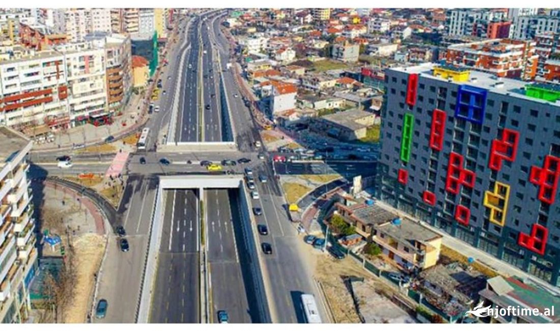 Ambient komercial per shitje ne Astir!