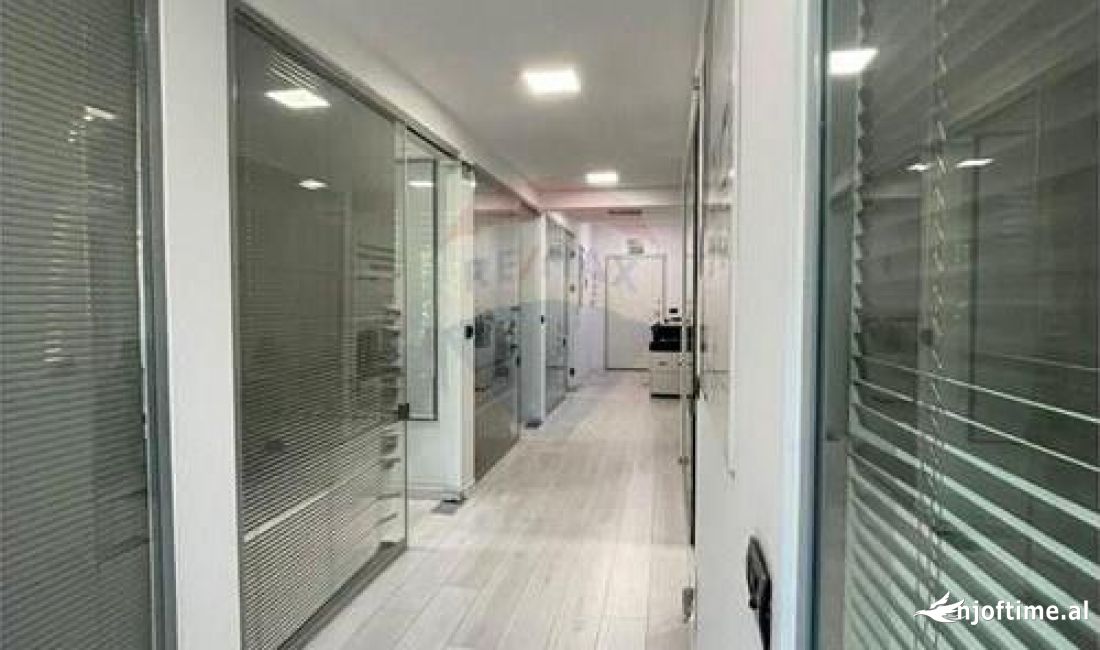 Ambient komercial me qira tek Ambasador 1