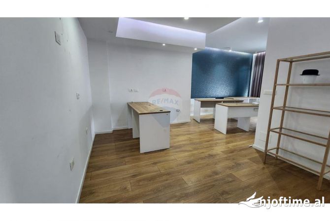 Ambiente Commerciale in Affitto 3+1 a Tirana - 800 Euro