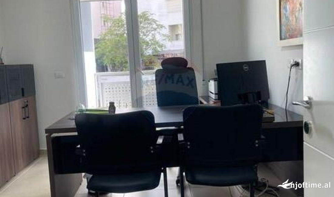 AMBIENT PER ZYRA TE RRUGA E KOSOVARVE