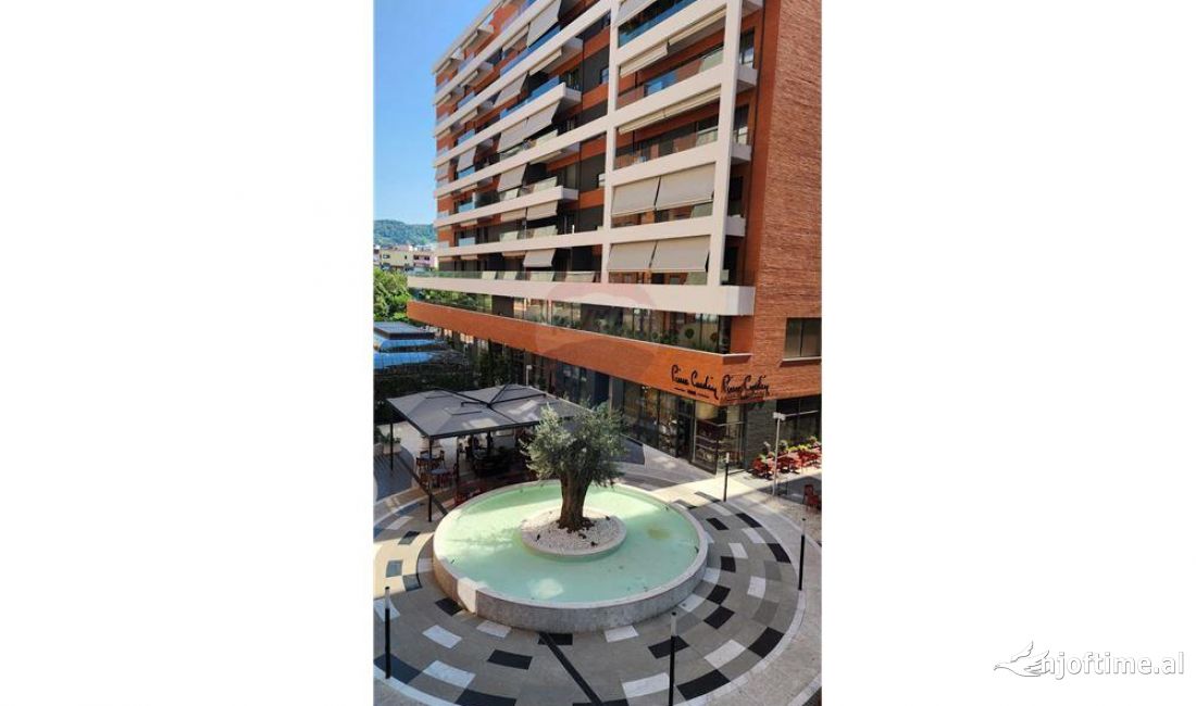 AMBIENTE PER ZYRA ME QIRA TEK KOMPLEKSI DELIJORGJI