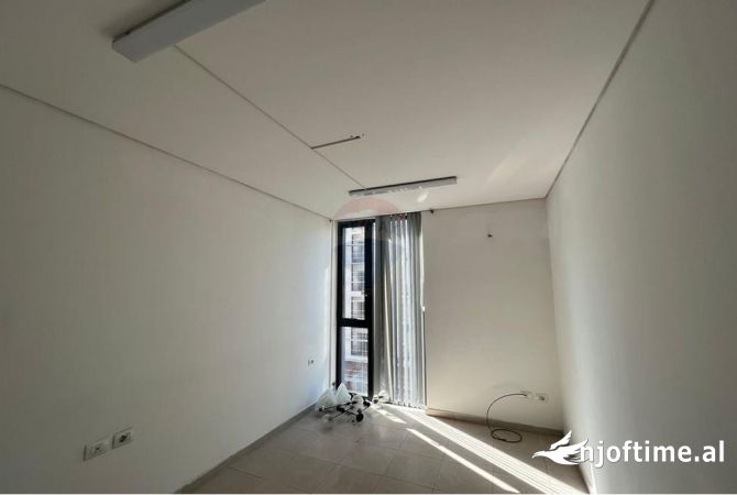 AMBIENT PER ZYRA ME QIRA TEK MILO 2000, PRANE PALLATIT ME SHIGJETA