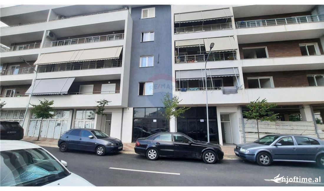 *Shitet ambient komercial - Magazine tek Fresku*