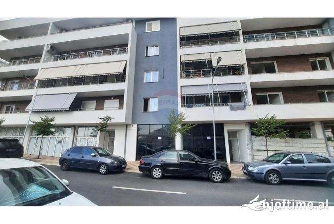 *Shitet ambient komercial - Magazine tek Fresku*