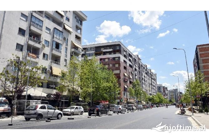Ambiente Commerciale in Vendita 1+1 a Tirana - 120,000 Euro