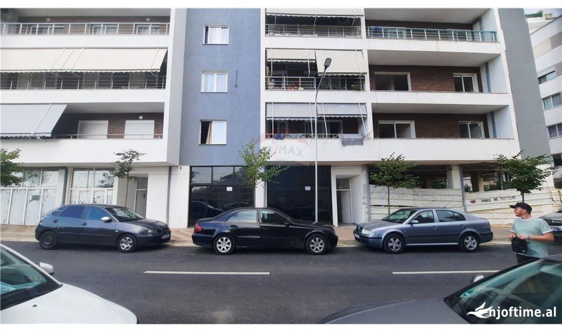 AMBIENT KOMERCIAL PER SHITJE NE FRESK