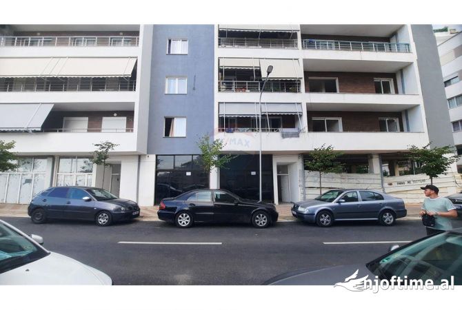 AMBIENT KOMERCIAL PER SHITJE NE FRESK