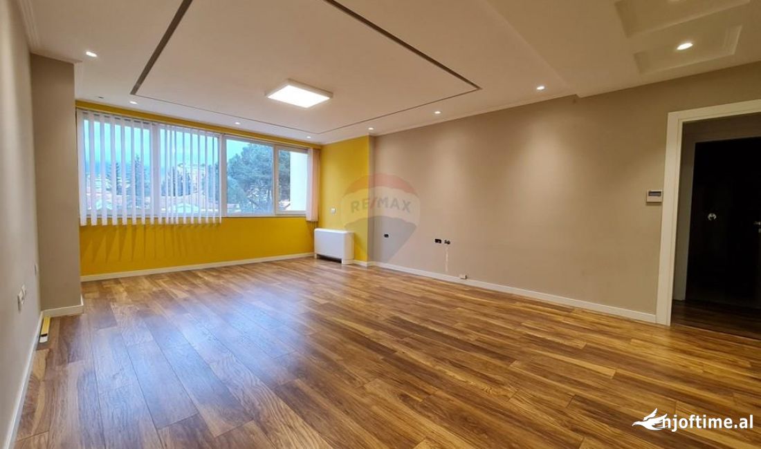 AMBIENT PER ZYRA ME QIRA TEK RRUGA E ELBASANIT