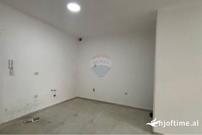 Ambiente Commerciale in Affitto 3+1 a Tirana - 600 Euro