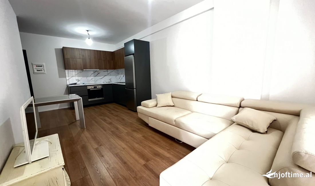 Shtepi ne shitje Apartament ne Tirane, 2+1, Mobilimi E mobiluar, Pagesa 93,000  Euro.