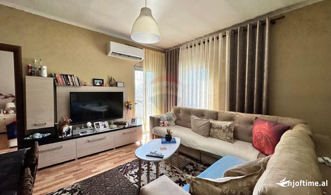 Shtepi ne shitje Apartament ne Tirane, 1+1, Mobilimi E mobiluar, Pagesa 95,000  Euro.