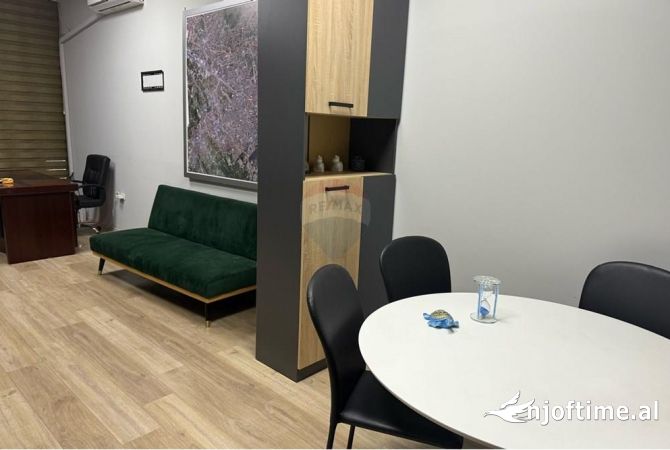Ambiente Commerciale in Affitto 3+1 a Tirana - 500 Euro