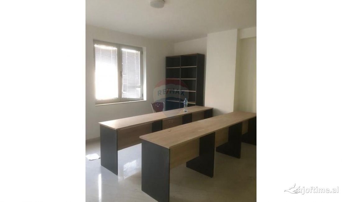 AMBIENT PER ZYRA ME QIRA NE QENDER