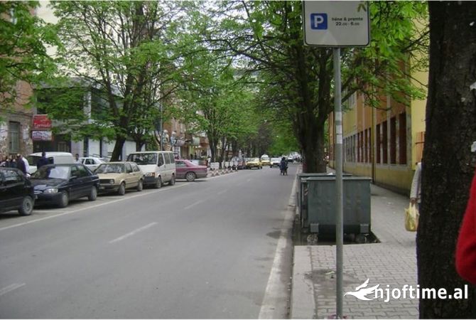 Ambient biznesi per qira ne Bllok