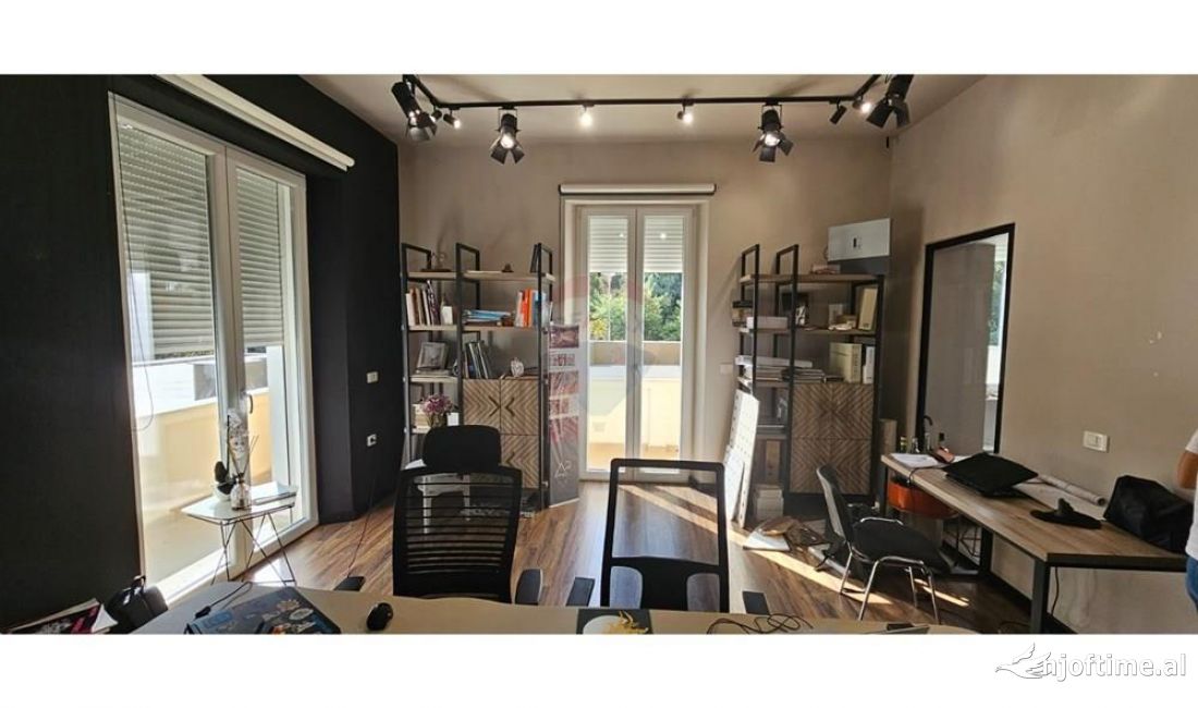 *Zyre me qira /Stadiumi Dinamo*