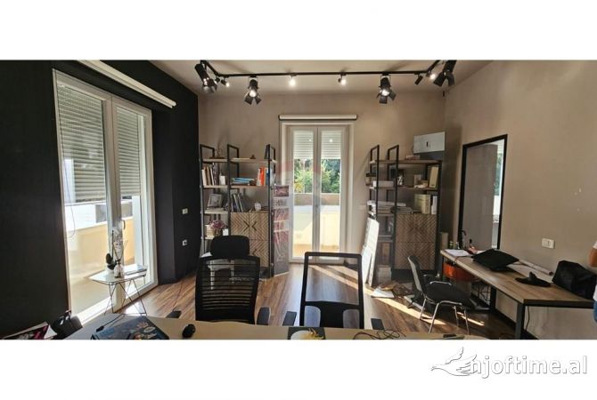 *Zyre me qira /Stadiumi Dinamo*