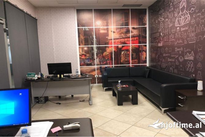 AMBIENT PER ZYRA ME QIRA TEK RRUGA E KAVAJES 