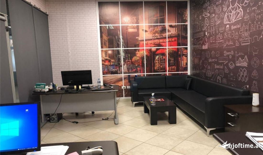 AMBIENT PER ZYRA ME QIRA TEK RRUGA E KAVAJES 