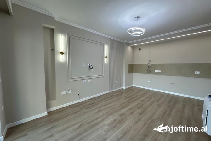 ambient per zyra me qira tek Rruga Myslym Shyri