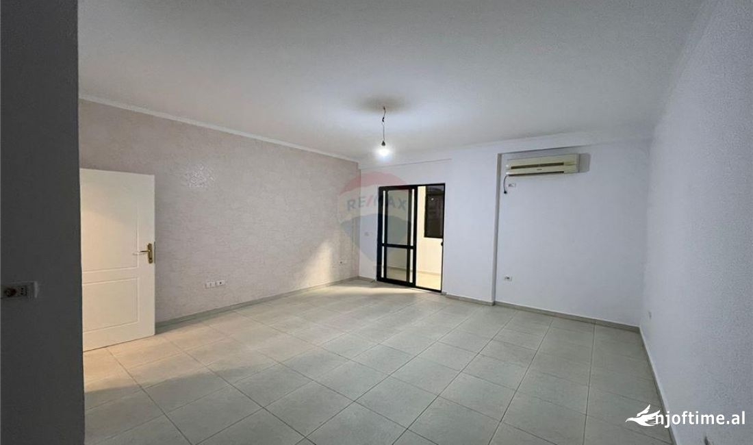 AMBIENT PER ZYRA ME QIRA TEK STADIUMI DINAMO 