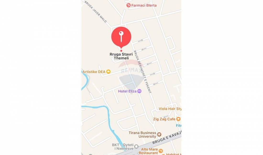Shitet ambient komercial dyqan tek  Globe, Rruga e Kavajes. 