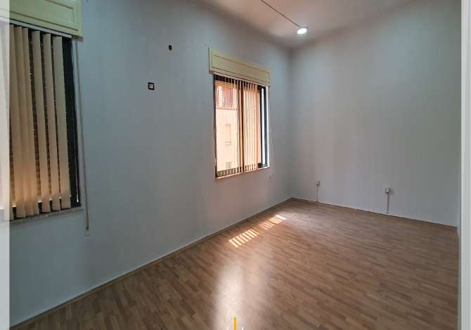 Ambient biznesi me qera 3+1 ne Durres - 250 Euro