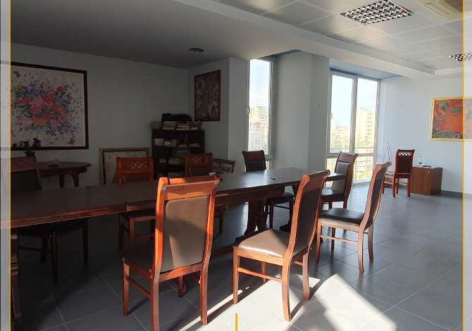 Ambiente Commerciale in Vendita 3+1 a Durazzo - 180,000 Euro