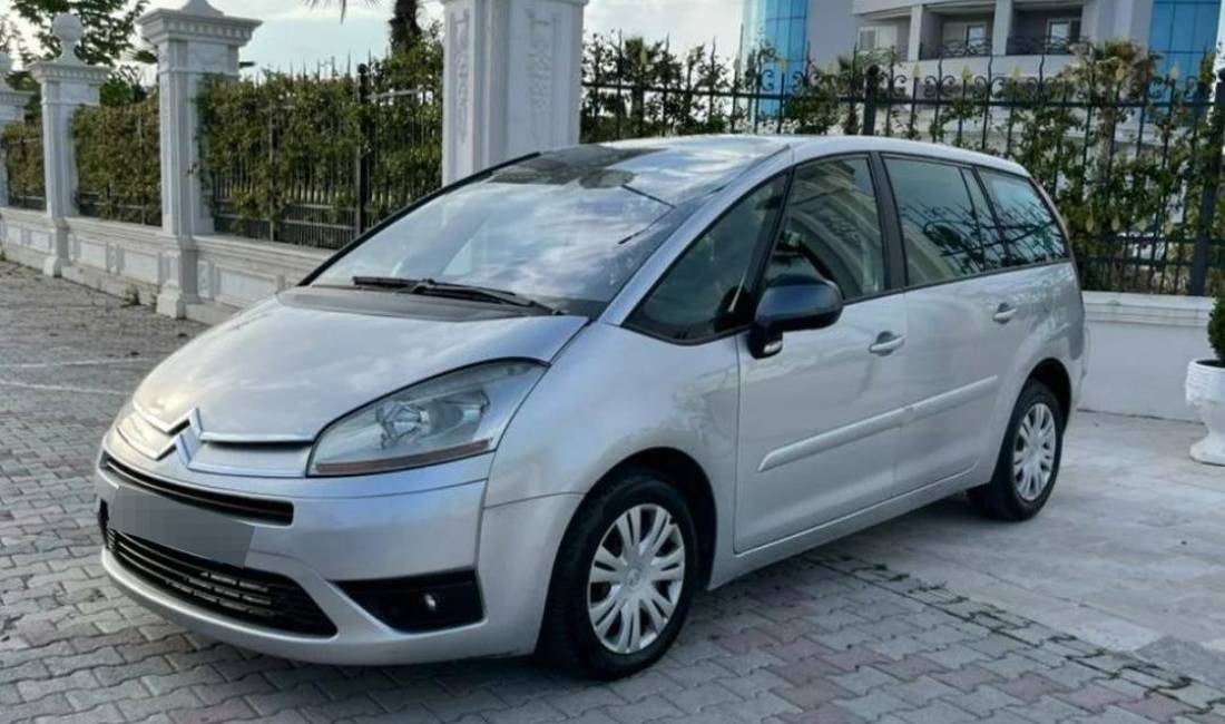 Jepet me Qera makina Citroen Grand Picaso duke filluar nga 45 Euro