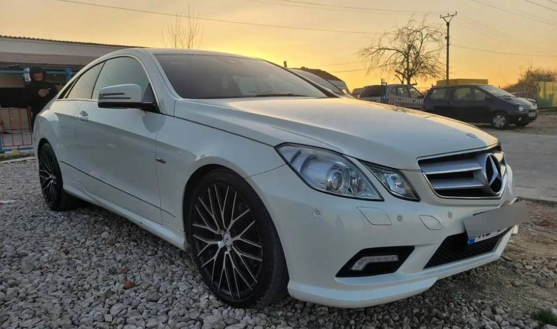 Jepet me Qera makina Mercedes Benz E Class duke filluar nga 80 Euro dita